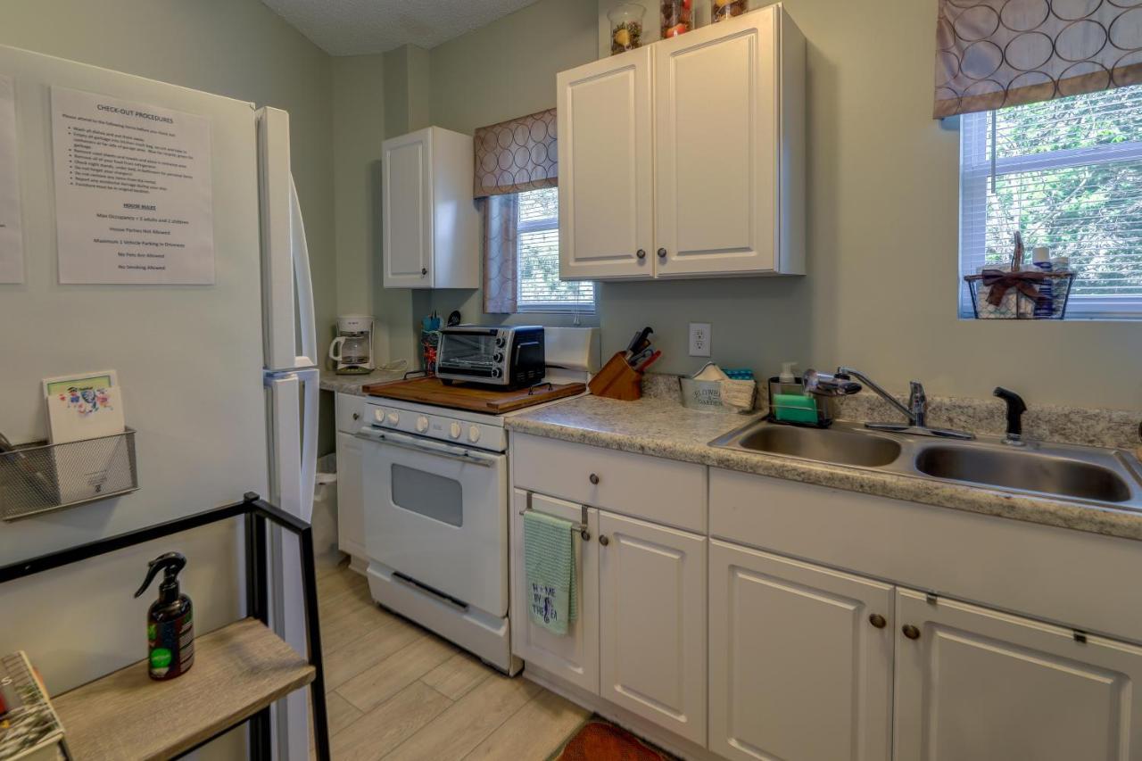 Sneads Ferry Vacation Rental Studio With Water Views Exterior foto