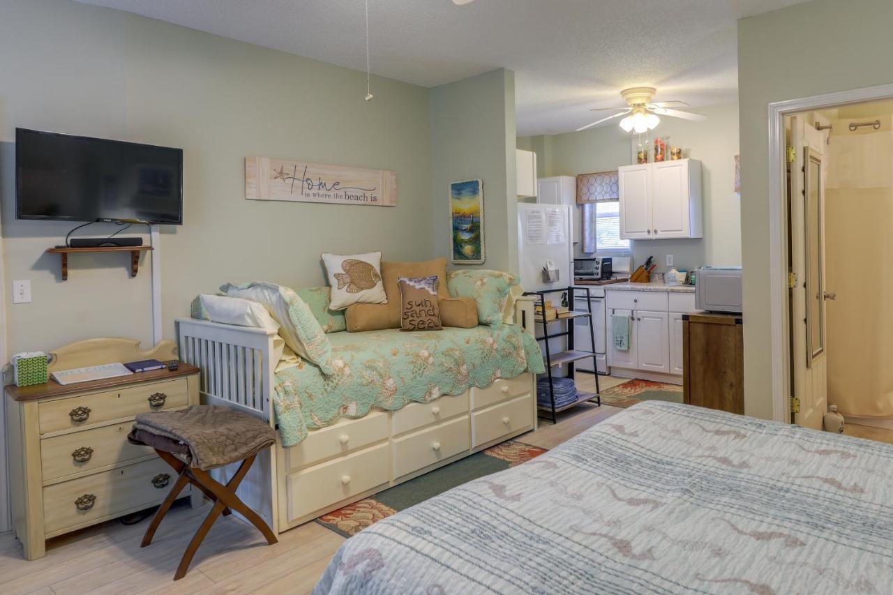 Sneads Ferry Vacation Rental Studio With Water Views Exterior foto